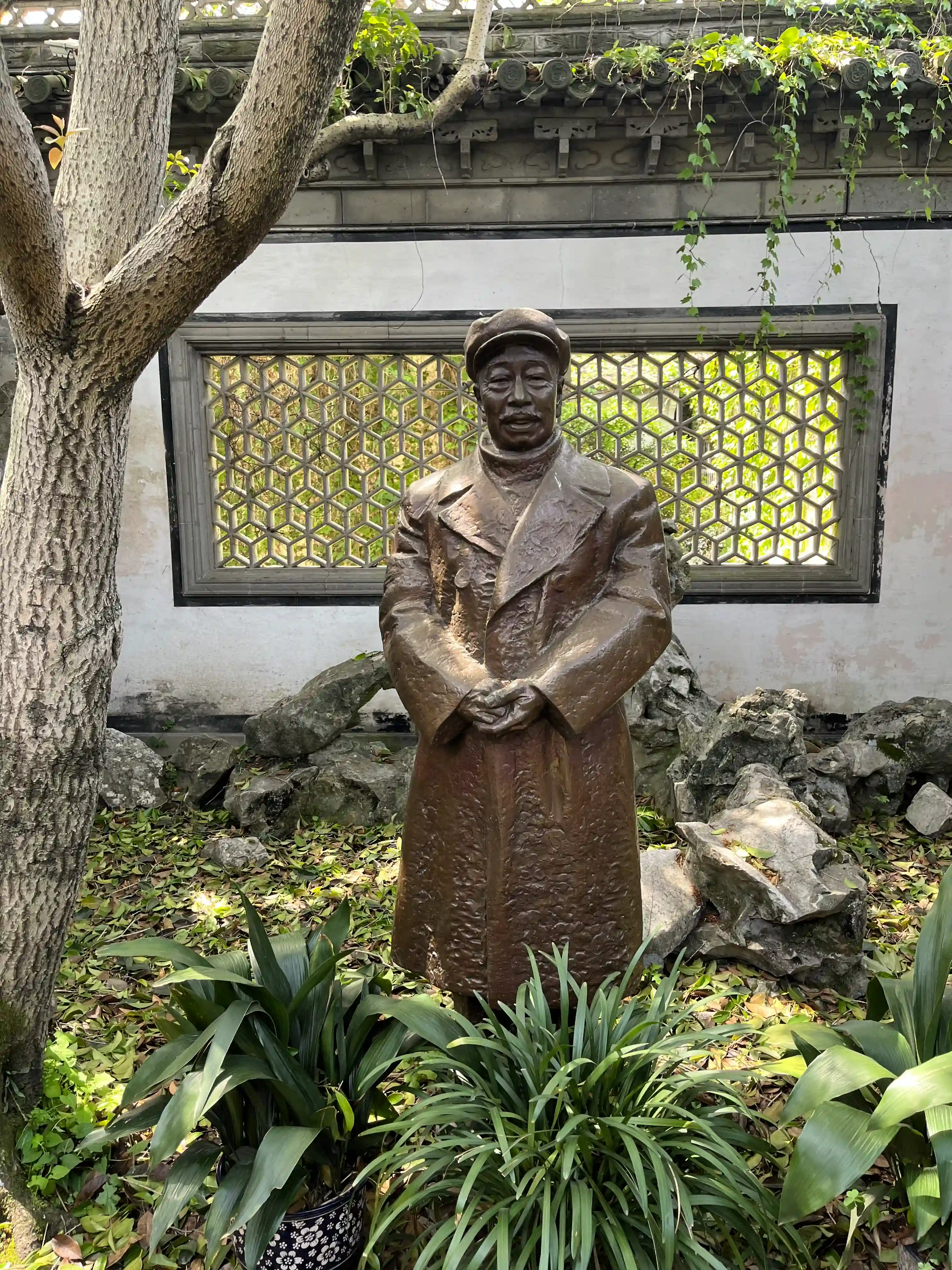 鲁迅铜像