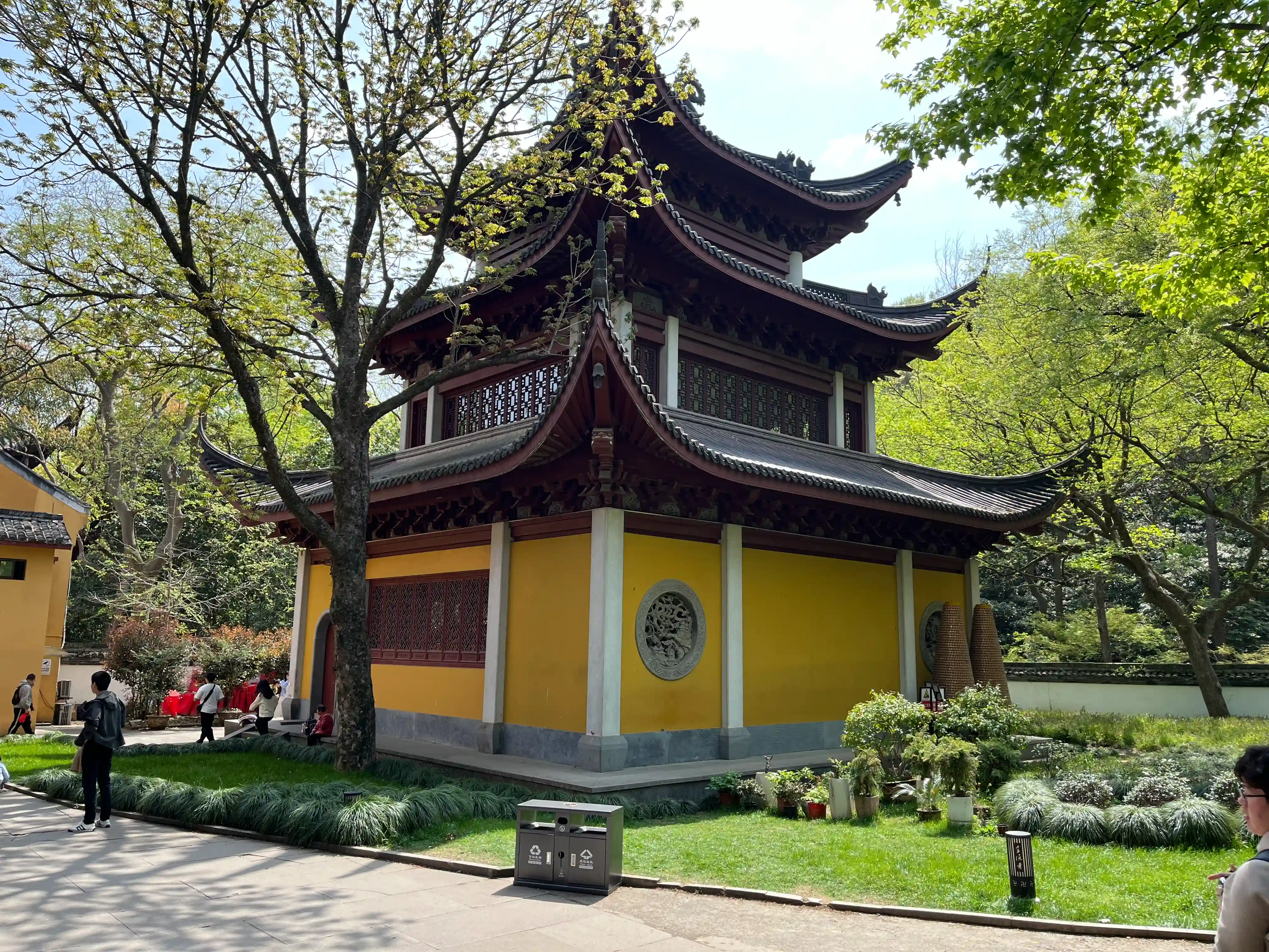 罗汉堂外